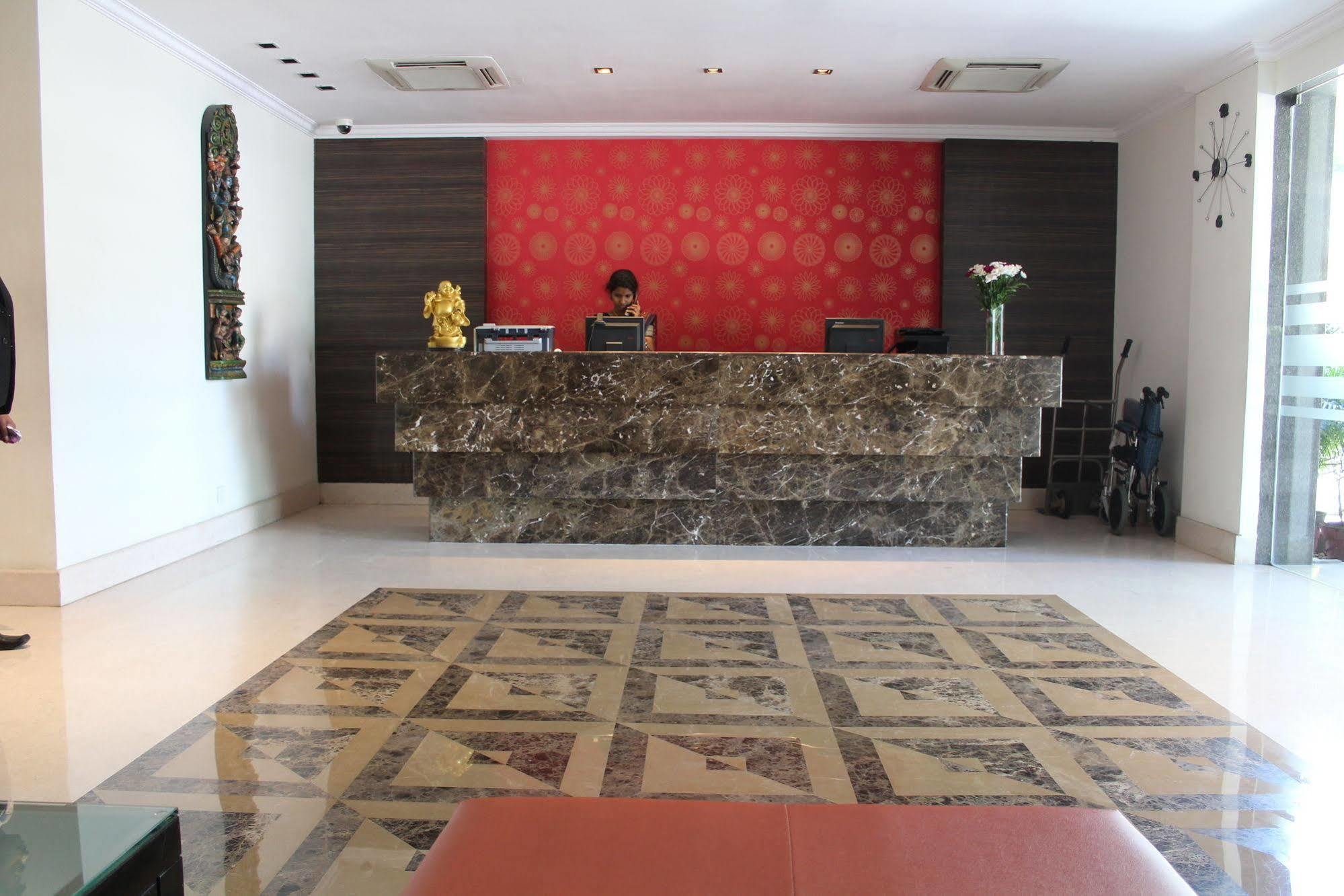 The Lotus Apartment Hotel, Burkit Road Chennai Esterno foto